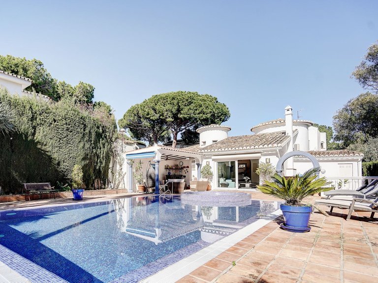 Villa for Sale in Calahonda, Malaga 1