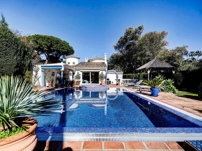 Villa for Sale in Calahonda, Malaga 8