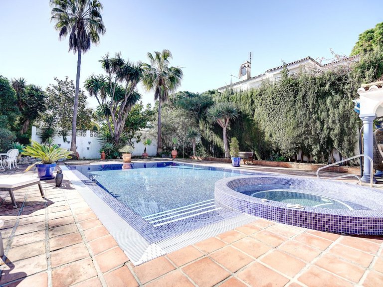 Villa for Sale in Calahonda, Malaga 9