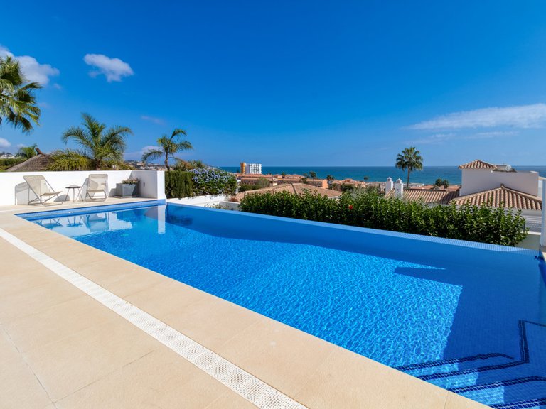 Villa for Sale in La Cala De Mijas, Malaga 1