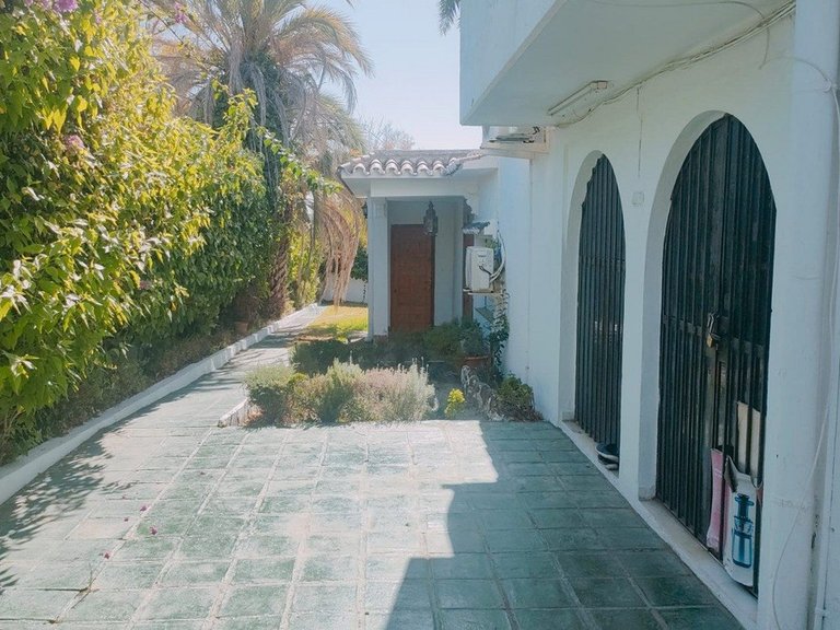 Villa for Sale in Marbella, Malaga 9
