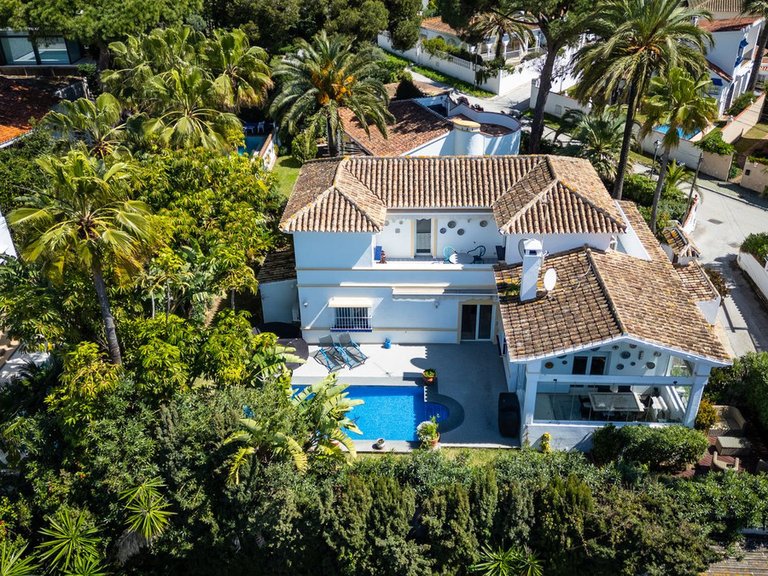 Villa for Sale in Marbesa, Malaga 28