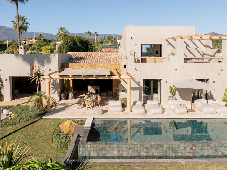 Villa for Sale in Estepona, Malaga 1