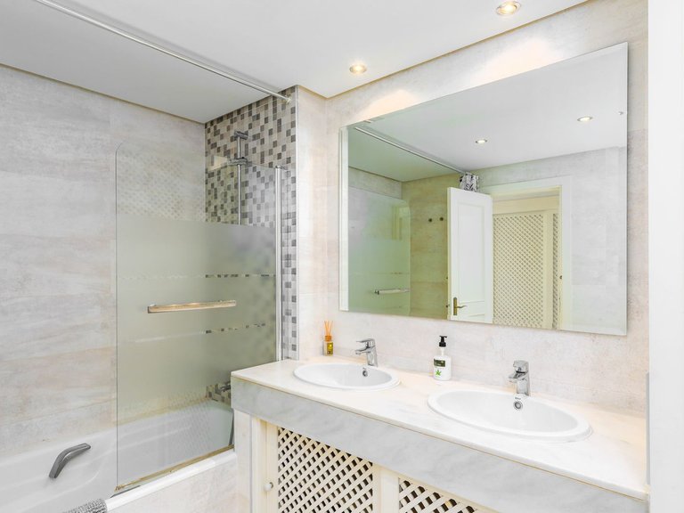 Apartment for Sale in Benalmadena Costa, Malaga 12