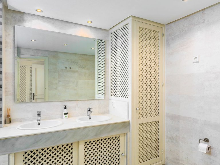Apartment for Sale in Benalmadena Costa, Malaga 19