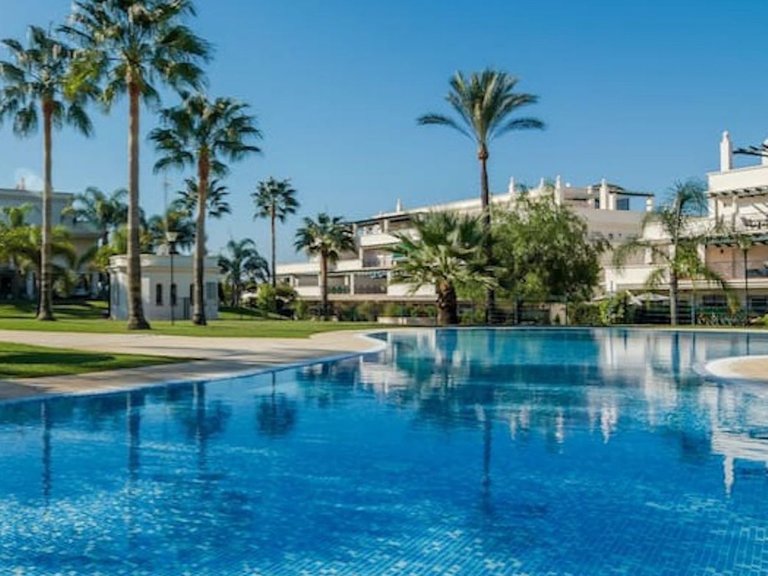Apartment for Sale in Puerto Banús, Malaga 2