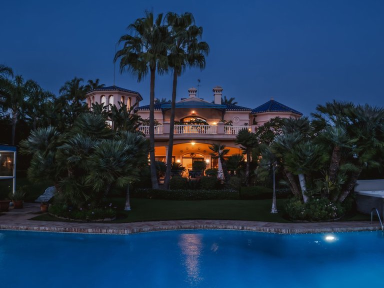 Villa for Sale in Nueva Andalucía, Malaga 12