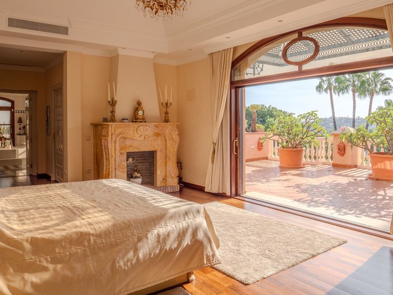 Villa for Sale in Nueva Andalucía, Malaga 16