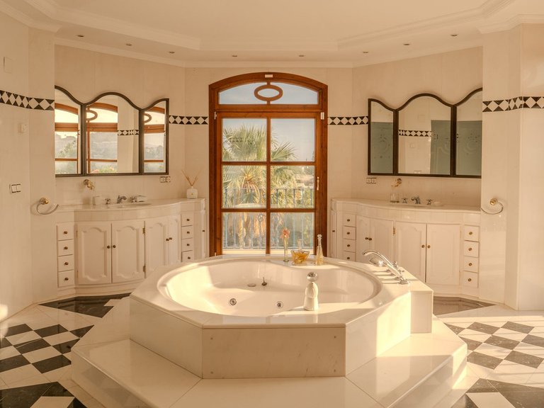 Villa for Sale in Nueva Andalucía, Malaga 19