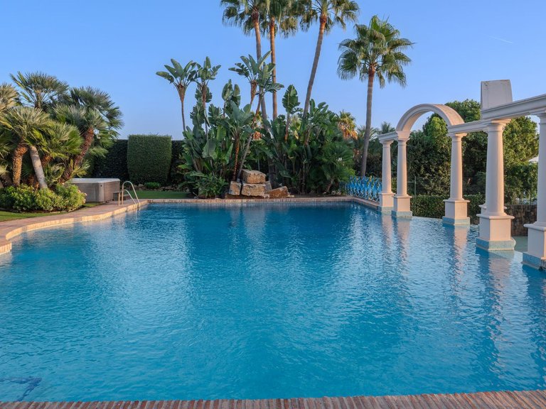 Villa for Sale in Nueva Andalucía, Malaga 39