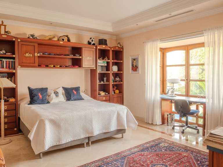 Villa for Sale in Nueva Andalucía, Malaga 48
