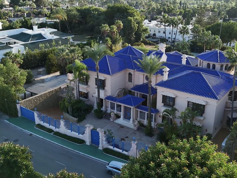 Villa for Sale in Nueva Andalucía, Malaga 5