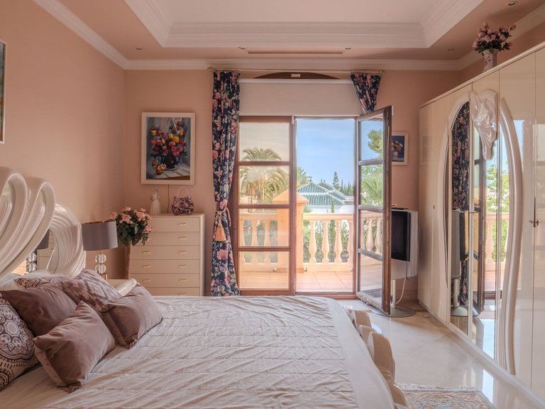 Villa for Sale in Nueva Andalucía, Malaga 52