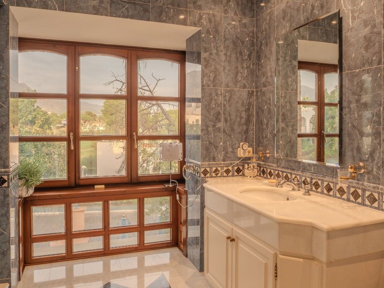 Villa for Sale in Nueva Andalucía, Malaga 55