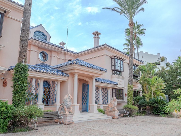 Villa for Sale in Nueva Andalucía, Malaga 61
