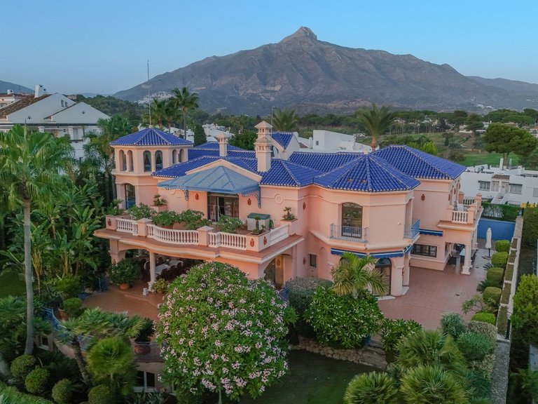 Villa for Sale in Nueva Andalucía, Malaga 63
