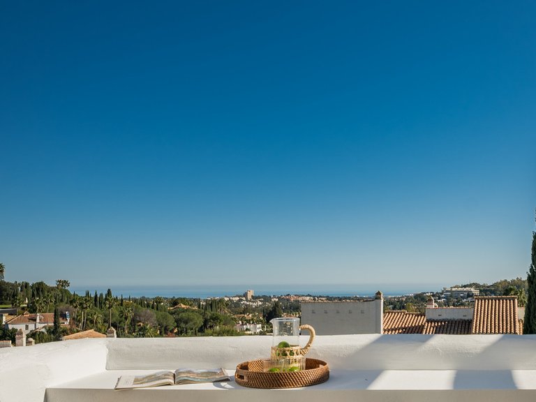 Apartment for Sale in Nueva Andalucía, Malaga 1