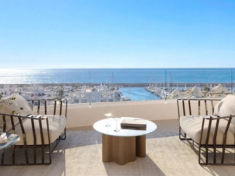 Penthouse for Sale in Benalmadena Costa, Malaga 1