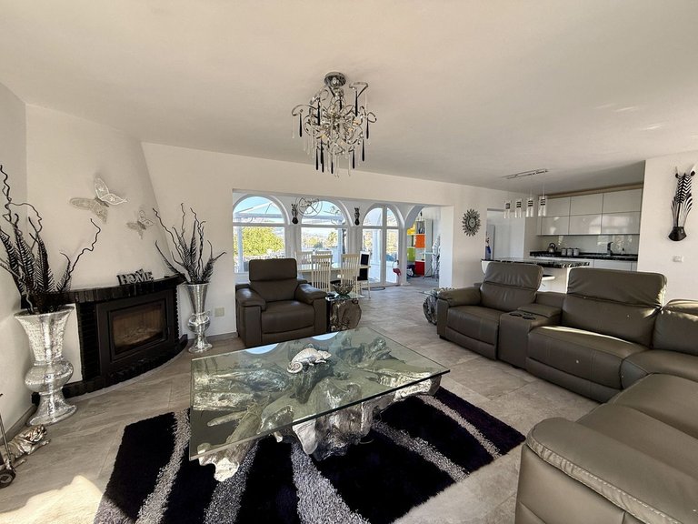 Villa for Sale in Cerros Del Aguila, Malaga 11