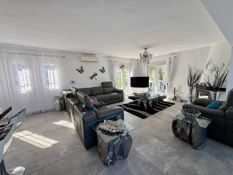 Villa for Sale in Cerros Del Aguila, Malaga 12