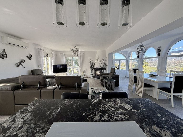 Villa for Sale in Cerros Del Aguila, Malaga 13