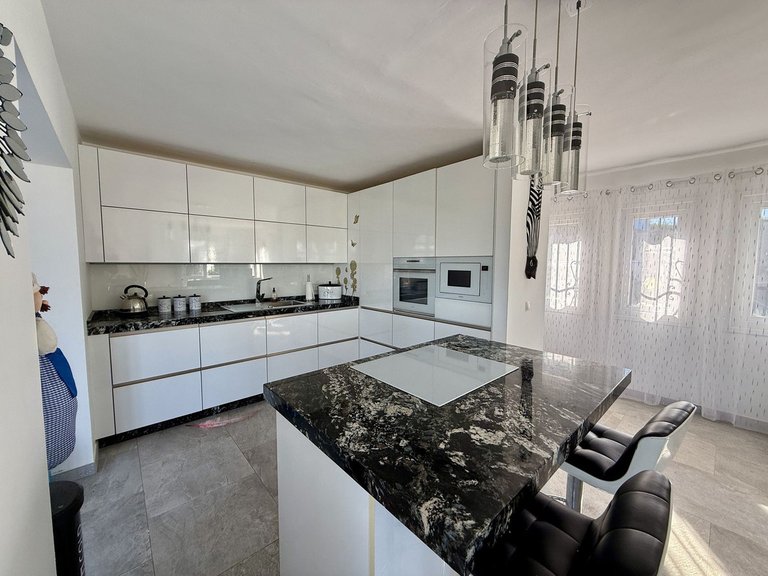 Villa for Sale in Cerros Del Aguila, Malaga 14