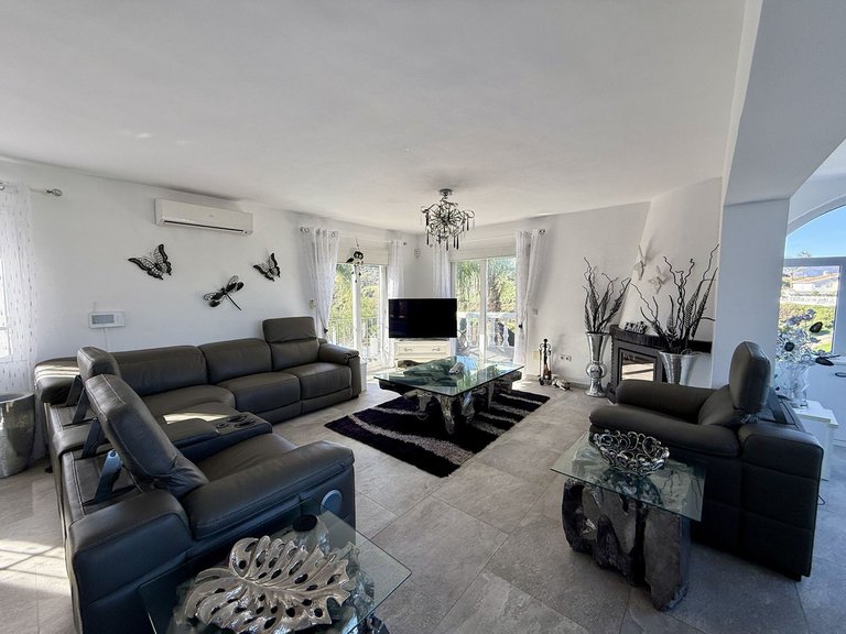Villa for Sale in Cerros Del Aguila, Malaga 7