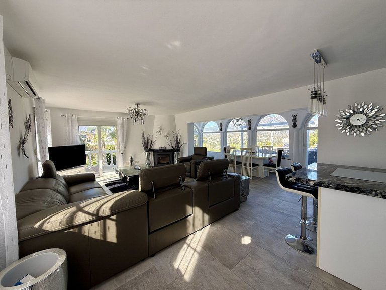Villa for Sale in Cerros Del Aguila, Malaga 9