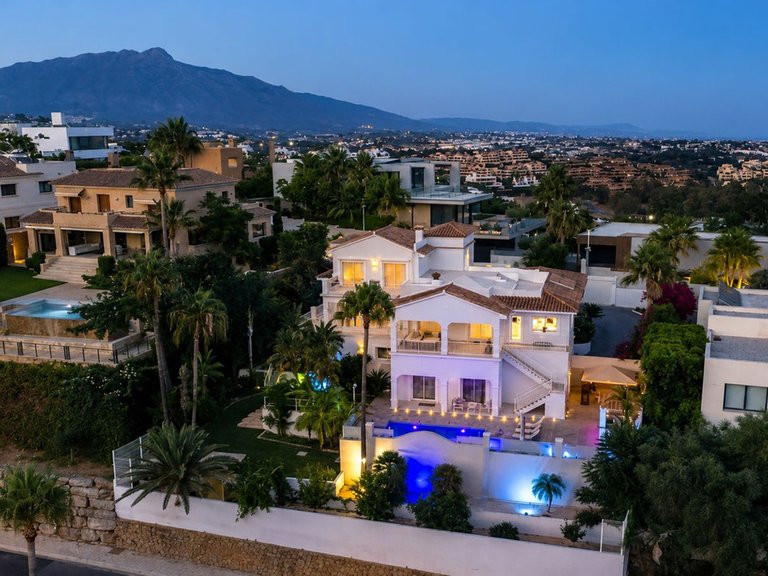 Villa for Sale in Benahavís, Malaga 30