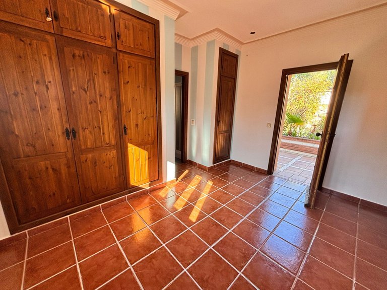 Villa for Sale in Estepona, Malaga 11