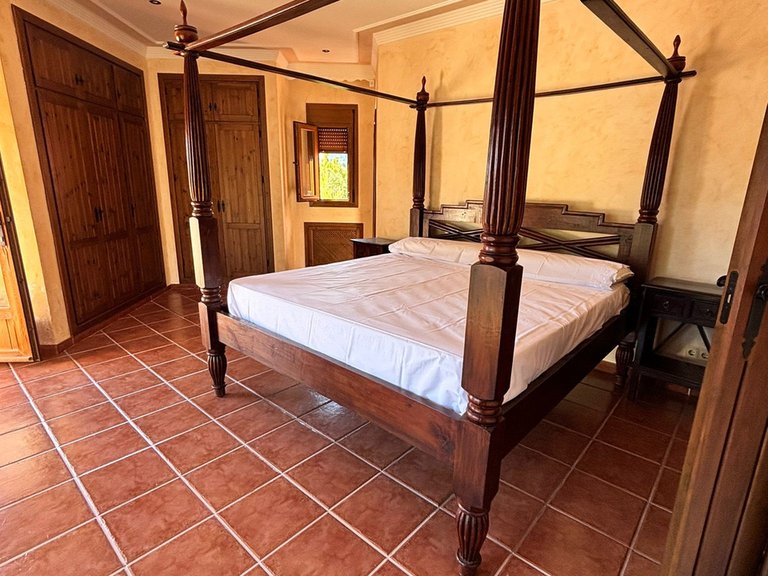 Villa for Sale in Estepona, Malaga 16