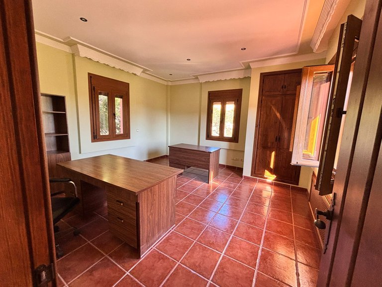 Villa for Sale in Estepona, Malaga 18