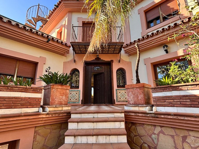 Villa for Sale in Estepona, Malaga 2