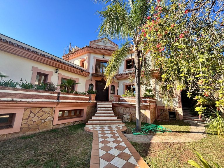 Villa for Sale in Estepona, Malaga 6