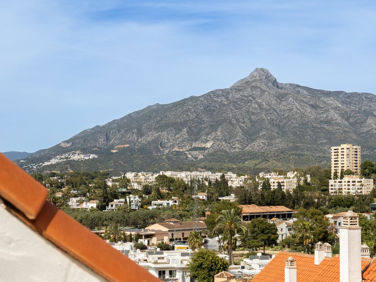 Apartment for Sale in Nueva Andalucía, Malaga 25