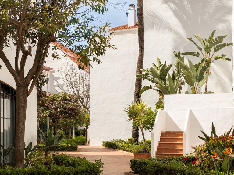 Apartment for Sale in Nueva Andalucía, Malaga 26