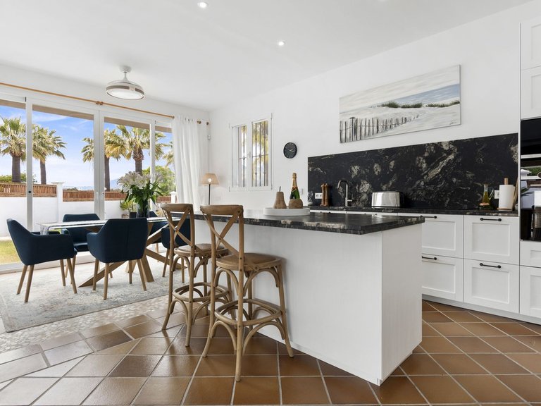 Villa for Sale in Las Chapas, Malaga 10