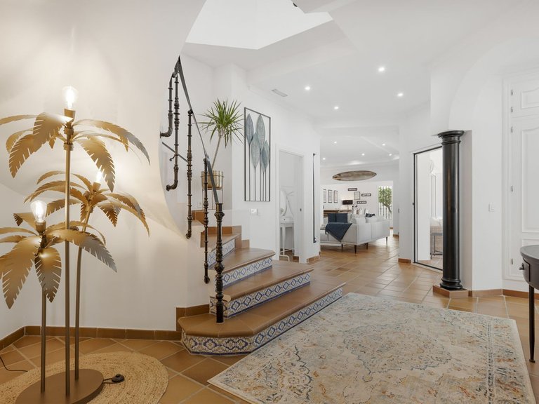 Villa for Sale in Las Chapas, Malaga 12