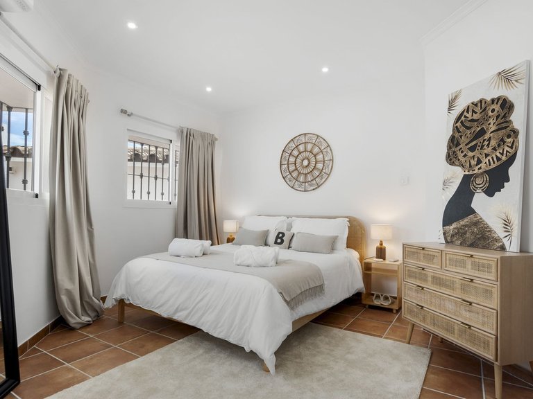Villa for Sale in Las Chapas, Malaga 14