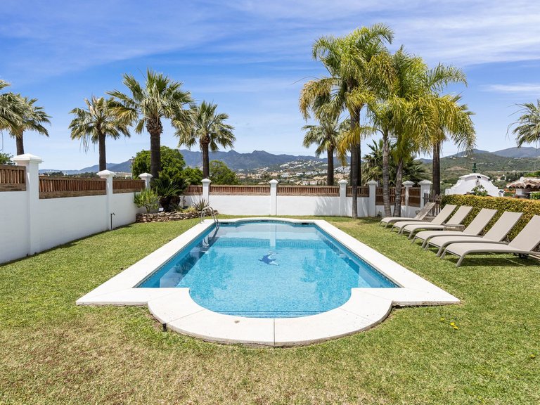 Villa for Sale in Las Chapas, Malaga 2