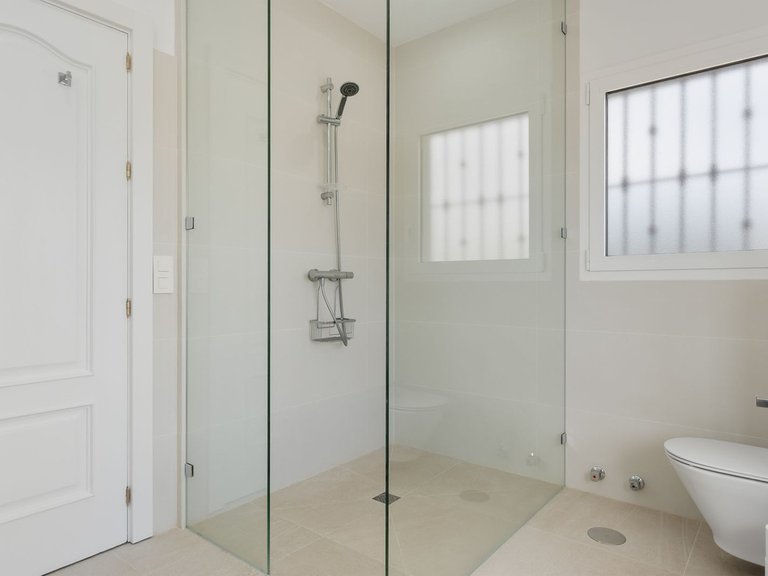 Villa for Sale in Las Chapas, Malaga 32