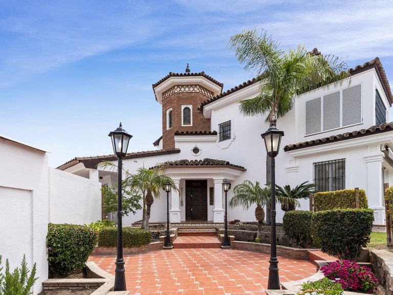 Villa for Sale in Las Chapas, Malaga 41