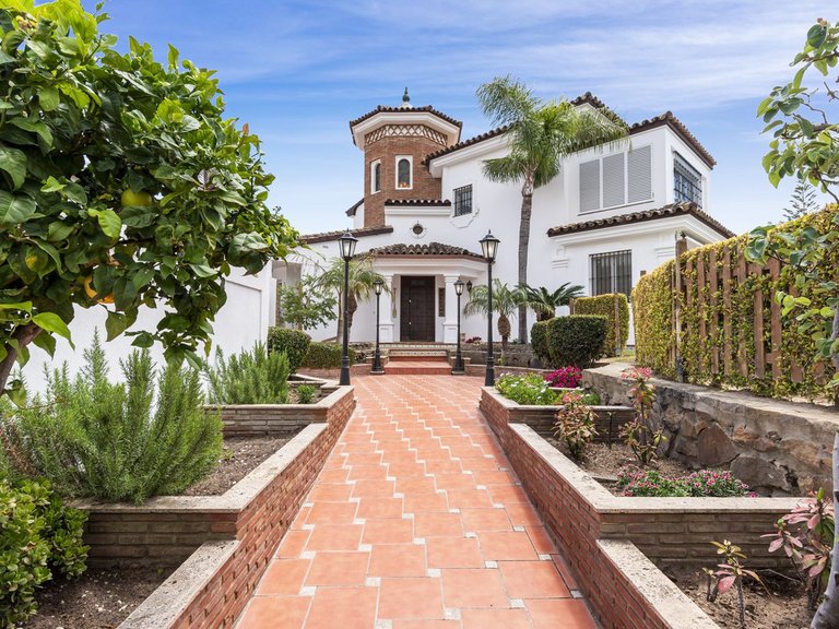 Villa for Sale in Las Chapas, Malaga 43