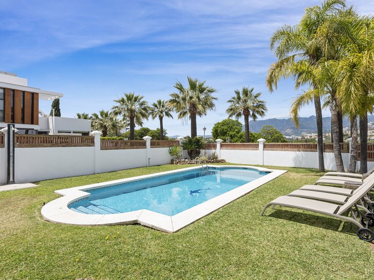 Villa for Sale in Las Chapas, Malaga 44