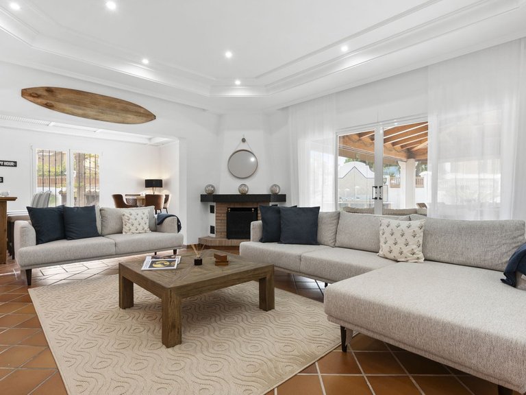 Villa for Sale in Las Chapas, Malaga 7