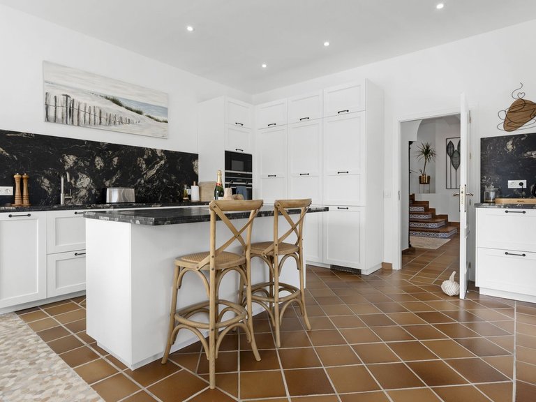 Villa for Sale in Las Chapas, Malaga 9
