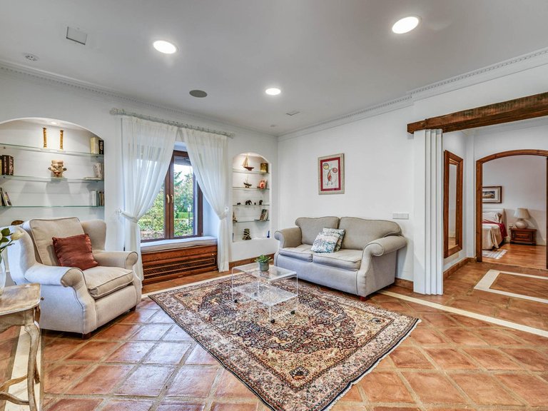 Villa for Sale in La Mairena, Malaga 10