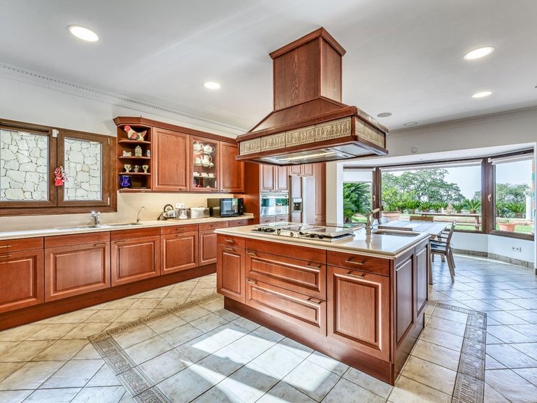Villa for Sale in La Mairena, Malaga 13