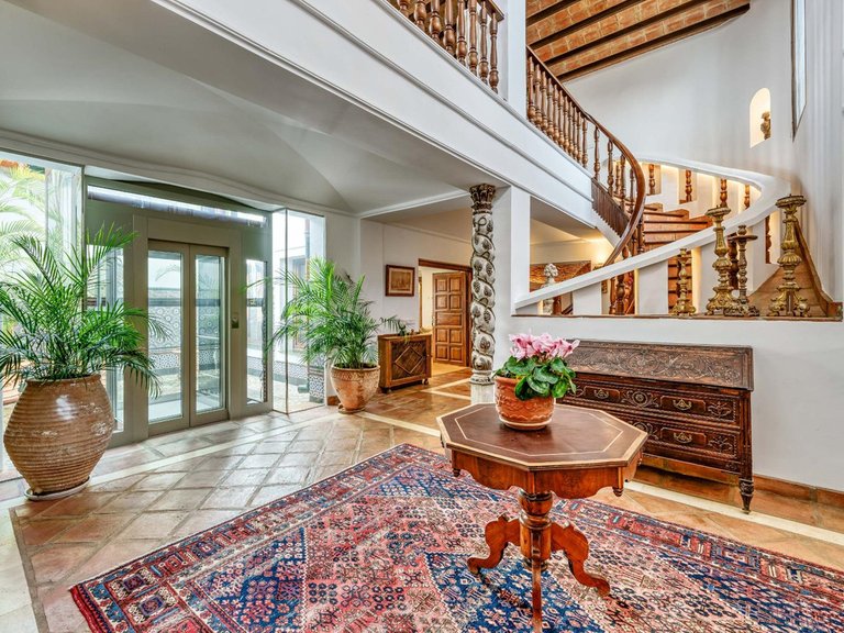 Villa for Sale in La Mairena, Malaga 17