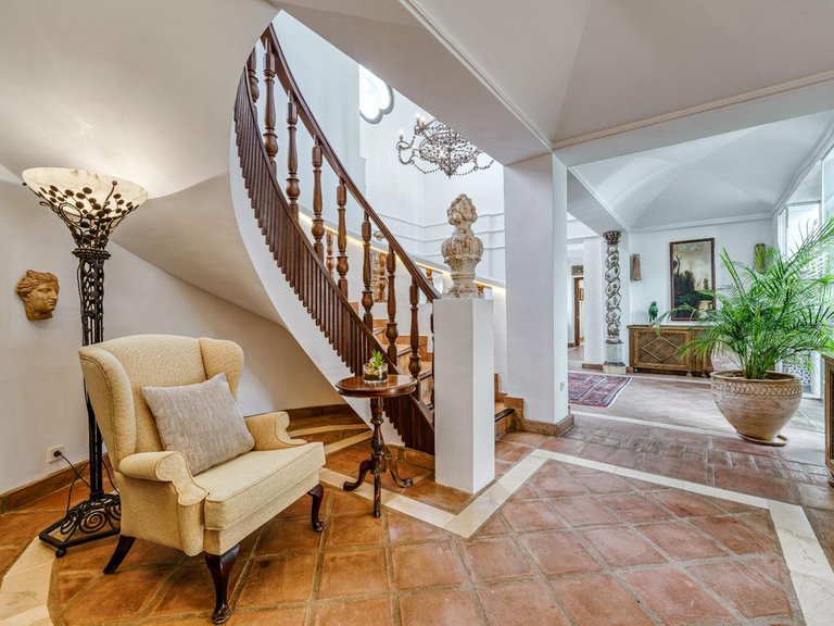 Villa for Sale in La Mairena, Malaga 19